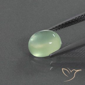 Prehnite Verde amarillento pálido natural de 2.24 ct, Ovalada, Transparente / Translúcido