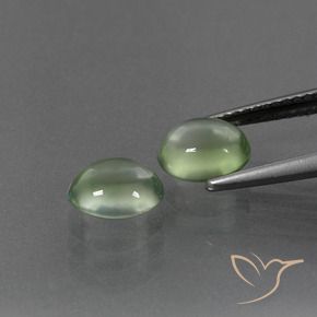 Gemas de Prehnite Verde pera natural de 2.36 ct, Ovalada, Transparente