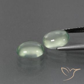Gemas de Prehnite Verde cálido natural de 3.27 ct, Ovalada, Transparente