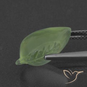 Prehnite Verde medio natural de 7.25 ct, Elegante, Translúcido