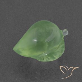 Prehnite Verde medio natural de 8.26 ct, Elegante, Translúcido