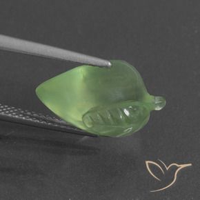 Prehnite Verde medio natural de 8.27 ct, Elegante, Translúcido