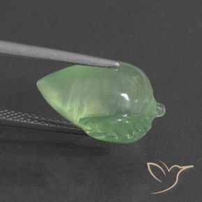 Prehnite Verde medio natural de 8.31 ct, Elegante, Translúcido