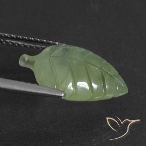 Prehnite Verde medio natural de 5.28 ct, Elegante, Translúcido