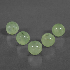 Gemas de prehnita verde natural de 47,79 ct, esfera / bola, translúcido