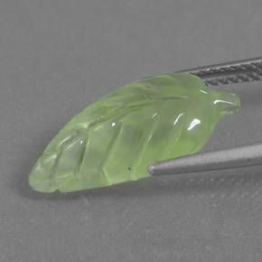 Prehnita verde natural de 6,66 ct, forma elegante, transparente