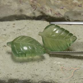 Gemas de Prehnite Verde medio natural de 17.42 ct, Corte Flor, Translúcido