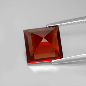 Granate piropo rojo natural de 4,23 ct, cuadrado, VVS