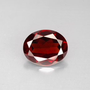 Granate Piropo Rojo oscuro natural de 2.92 ct, Corte Óvalo, VS