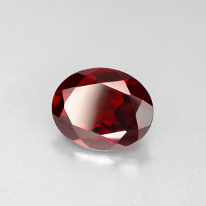 Granate Piropo Rojo oscuro natural de 2.92 ct, Corte Óvalo, VS