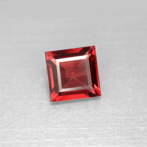Granate Piropo Roja natural de 2.33 ct, Cuadrado, VS