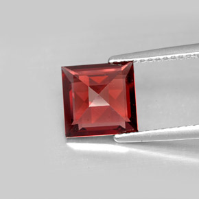 Granate Piropo Roja natural de 2.33 ct, Cuadrado, VS