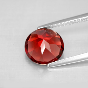 Granate Piropo Rojo oscuro natural de 2.82 ct, Corte Redondo, VVS-VS
