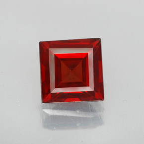 Granate Piropo Rojo oscuro natural de 1.34 ct, Cuadrado, VVS-VS