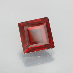 Granate Piropo Rojo oscuro natural de 1.34 ct, Cuadrado, VVS-VS