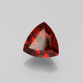 Granate Piropo Rojo oscuro natural de 1.85 ct, Trillón, VVS