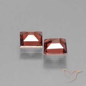 Gemas de Granate piropo Rojo medio natural de 1.41 ct, Cuadrado, VVS-VS