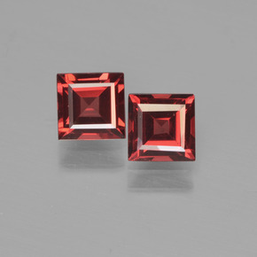 Gemas de Granate Piropo Rojo oscuro natural de 1.36 ct, Cuadrado, VS