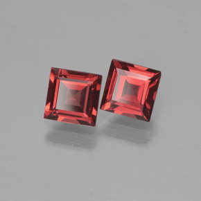 Gemas de Granate Piropo Rojo oscuro natural de 1.36 ct, Cuadrado, VS