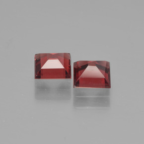 Gemas de Granate Piropo Rojo oscuro natural de 1.36 ct, Cuadrado, VS