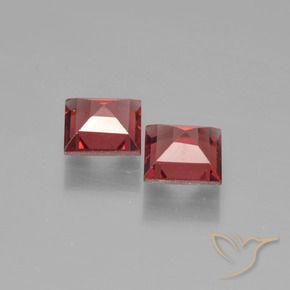 Gemas de Granate piropo Rojo oscuro natural de 1.36 ct, Cuadrado, VVS