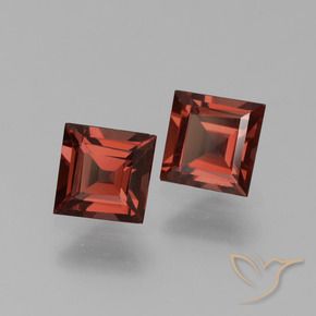 Gemas de Granate piropo Rojo oscuro natural de 1.37 ct, Cuadrado, VVS-VS