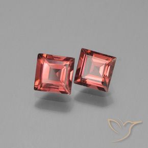 Gemas de Granate piropo Rojo medio natural de 1.61 ct, Cuadrado, VVS-VS
