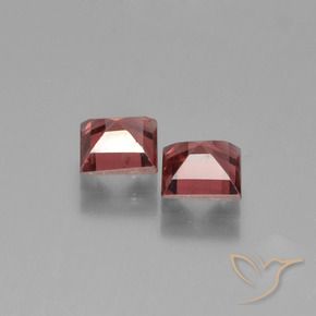 Gemas de Granate piropo Rojo escarlata natural de 1.56 ct, Cuadrado, VS