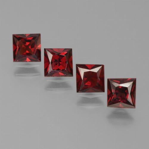 Gemas de Granate Piropo Rojo sangre intenso natural de 2.99 ct, Cuadrado, VVS-VS