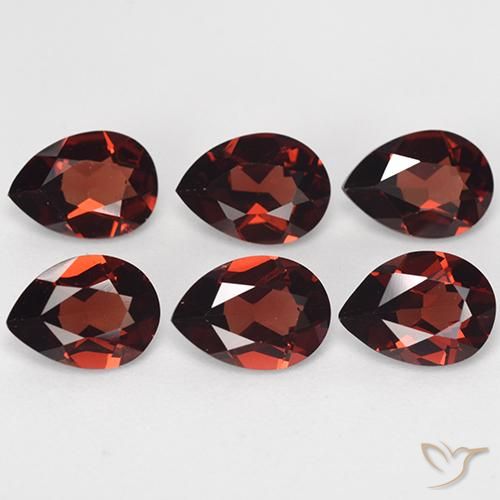 Gemas de Granate piropo Rojo oscuro natural de 4.77 ct, En forma de pera, VVS-VS