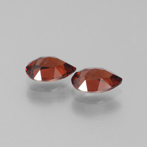 Gemas de Granate Piropo Rojo oscuro natural de 1.77 ct, En forma de pera, VVS-VS