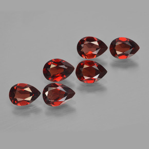 Gemas de Granate Piropo Rojo oscuro natural de 4.53 ct, En forma de pera, VS