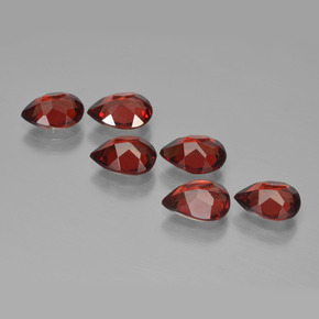Gemas de Granate Piropo Rojo oscuro natural de 4.53 ct, En forma de pera, VS