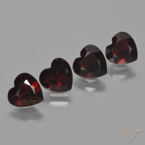 Gemas de Granate Piropo Rojo negruzco natural de 3.36 ct, Forma de corazón, VVS