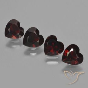 Gemas de Granate Piropo Rojo negruzco natural de 3.36 ct, Forma de corazón, VVS