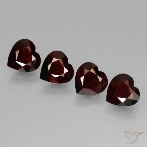 Gemas de Granate Piropo Rojo oscuro natural de 3.02 ct, Forma de corazón, VVS-VS
