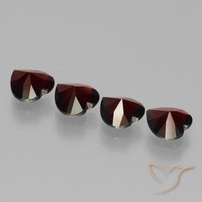 Gemas de Granate Piropo Rojo oscuro natural de 3.02 ct, Forma de corazón, VVS-VS