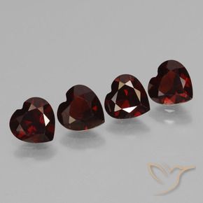 Gemas de Granate Piropo Rojo negruzco natural de 3.33 ct, Forma de corazón, VVS-VS