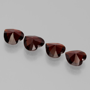 Gemas de Granate Piropo Rojo oscuro natural de 2.65 ct, Forma de corazón, VVS-VS