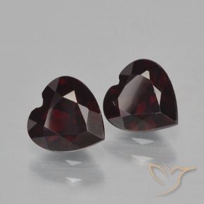 Gemas de Granate Piropo Rojo oscuro natural de 1.83 ct, Forma de corazón, VVS-VS