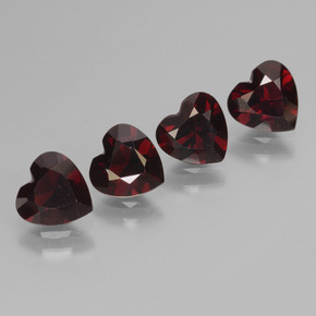 Gemas de Granate Piropo Rojo negruzco natural de 3.12 ct, Forma de corazón, VVS-VS