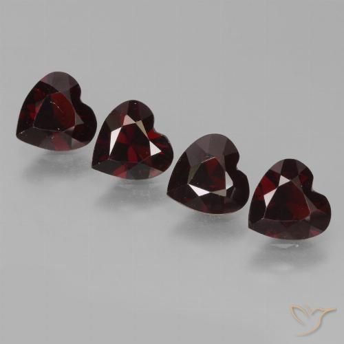 Gemas de Granate Piropo Rojo oscuro natural de 2.98 ct, Forma de corazón, VVS-VS