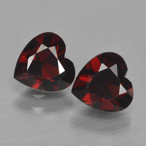 Gemas de Granate Piropo Rojo negruzco natural de 1.67 ct, Forma de corazón, VVS-VS