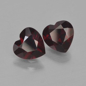 Gemas de Granate Piropo Rojo oscuro natural de 1.69 ct, Forma de corazón, VVS-VS