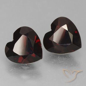 Gemas de Granate piropo Rojo negruzco natural de 1.66 ct, Corazón, VVS-VS