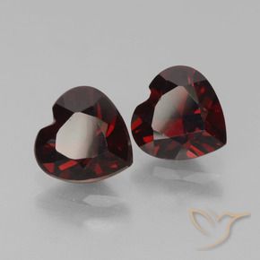 Gemas de Granate piropo Rojo negruzco natural de 1.95 ct, Corazón, VVS-VS