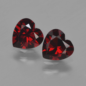 Gemas de Granate Piropo Rojo oscuro natural de 1.65 ct, Forma de corazón, VVS-VS