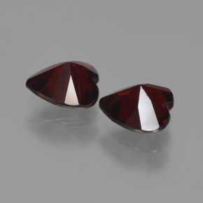 Gemas de Granate Piropo Rojo oscuro natural de 1.65 ct, Forma de corazón, VVS-VS