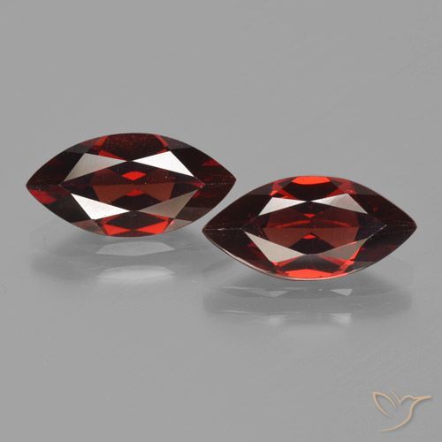 3.84ctw Natural Rojo oscuro Granate piropo, Marquesa, VVS-VS