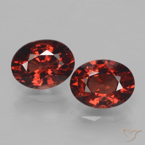 3.28ctw Natural Rojo sangre intenso Granate piropo, Ovalada, VVS-VS